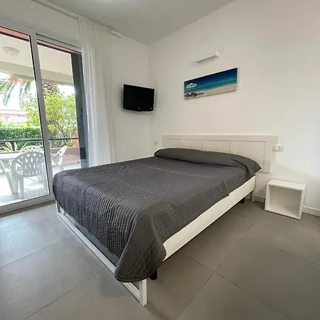 Maricampo Monolocale Con Piscina E Parcheggio מרינה די קמפו